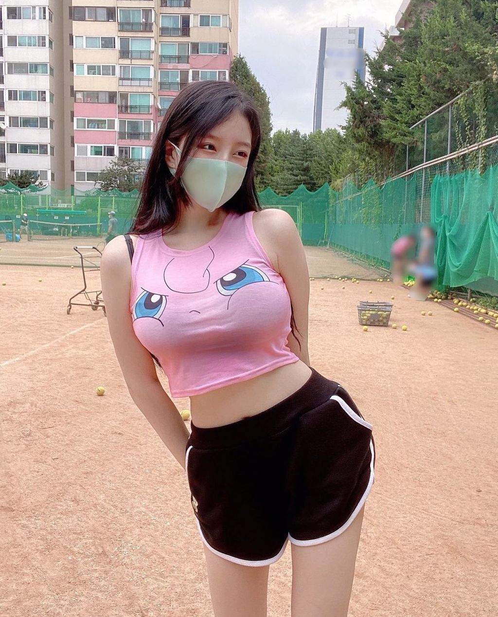 有看过这么生气的胖丁吗？ 长发正妹场边捡网球成全场焦点（图片／JKF提供）