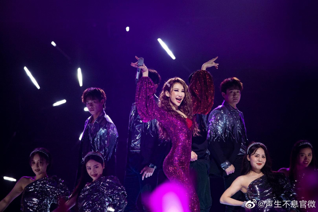 李玟玲珑有致的身材羡煞全场(图/截自《声生不息》微博)
